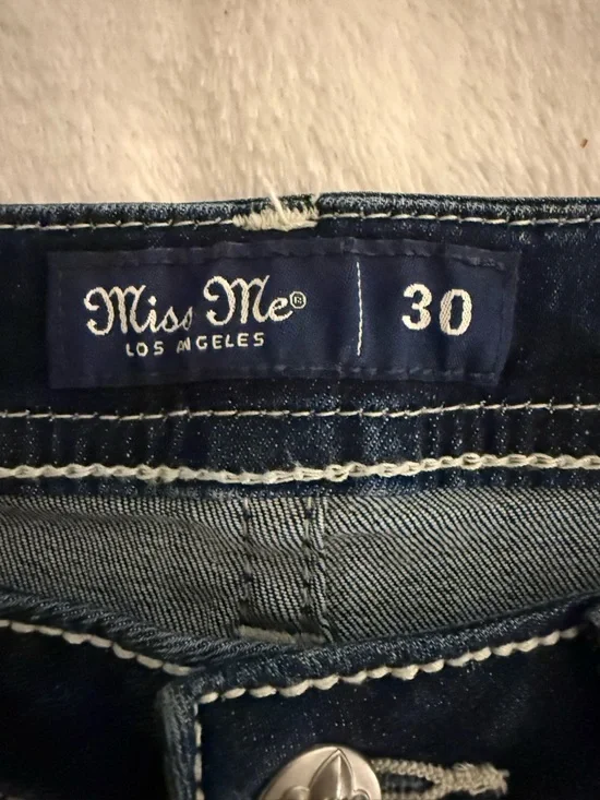 NWT Miss Me women’s Jeans Dk Blue 30x34 Mid Rise Bootcut Fleur-De-Lis Slim Fit - Picture 9 of 11